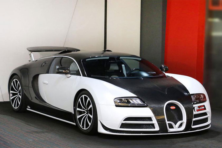 Bugatti Veyron ra mắt lần đầu tiên vào năm 2005 và 10 năm sau đó, mẫu siêu xe triệu USD này kết thúc dòng đời để nhường chỗ cho Bugatti Chiron "tân vương tốc độ" kế nhiệm. Trong 10 năm được sản xuất, có tổng cộng 450 chiếc Veyron "ra đời" và Việt Nam có duý nhất 1 chiếc.