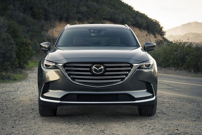 Giá xe Mazda CX-9 2020 Sport khởi điểm ở mức 33.790 USD (811 triệu đồng) với bản FWD và 35.690 USD (857 triệu đồng) cho bản AWD. Phiên bản Touring với các trang bị như màn hình giải trí 9 inch kết nối Apple CarPlay và Android Auto, ghế bọc da cao cấp, ghế chỉnh điện, hàng ghế thứ 2 có ngả... có giá lần lượt là 35.610 USD (855 triệu đồng) và 37.510 (900 triệu đồng).