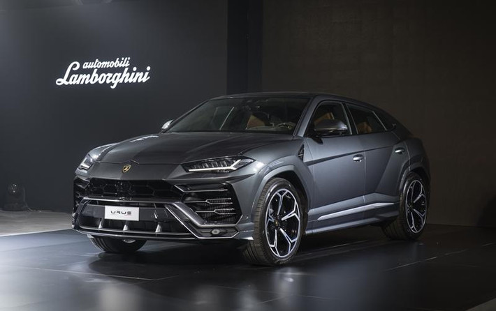 Siêu SUV Lamborghini Urus 2019 đã chính thức có mặt tại Thái Lan thông qua triển lãm Thai Motor Expo 2018, chiếc xe được trưng bày tại Thái có ngoại và nội thất y hệt chiếc đã từng xuất hiện tại Việt Nam.