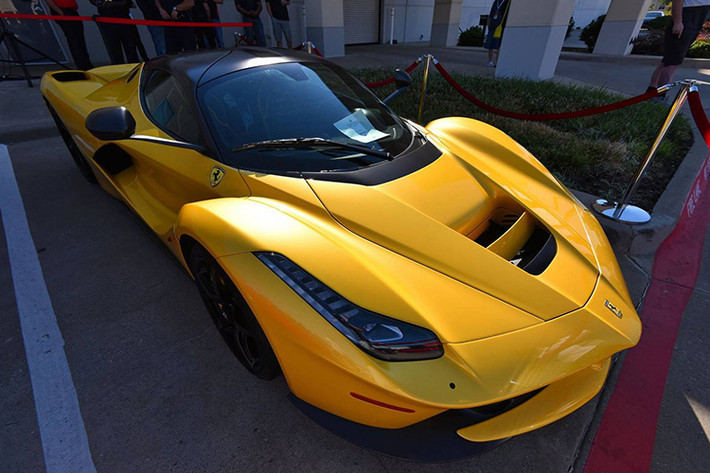 Bên cạnh đó, ngôi sao sáng nhất của sự kiện này là mẫu Ferrari 599XX Evoluzione và một siêu xe Ferrari Enzo được sơn màu bạc cực kì đặc biệt.