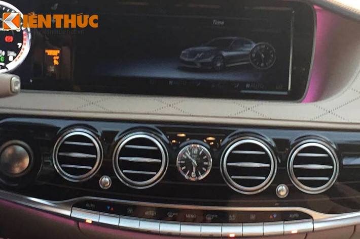Mercedes-Benz đã chọn những vậy liệu cao cấp nhất, như; da Nappa với đường khâu kiểu kim cương, trần xe, bảng điều khiển và cửa ra vào cũng được bọc bằng da cao cấp làm thủ công...