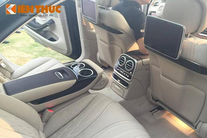 Hàng ghế sau với ghế 2 bên điều chỉnh điện & có bộ nhớ; tựa đầu sang trọng cỡ lớn; ghế hành khách phía trước có thể điều chỉnh được từ phía sau. Ghế thương gia phía sau bên phải có thể ngả tối đa 43,5°; tích hợp đệm đỡ bắp chân, sưởi, mát xa...