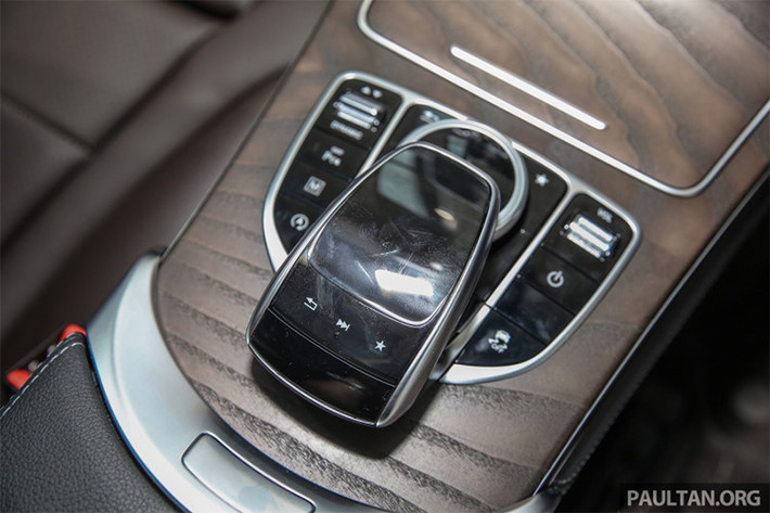 Mercedes-Benz GLC 200 sử dụng chung động cơ M274 DE 20 2.0L tăng áp như trên "đàn anh" GLC 250 đang bán ra, mặc dù vậy công suất thấp hơn với 184 mã lực và mô-men xoắn cực đại 300 Nm. Xe vẫn được trang bị hộp số tự động 9 cấp nhưng không có hệ dẫn động 4 bánh 4Matic.