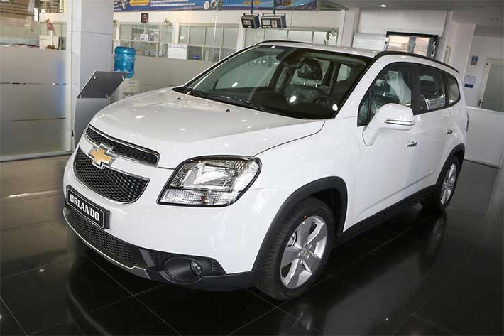 Chevrolet Orlando cũng được hưởng mức giảm giá tới 15 triệu đồng trên bản 1.8L MT đẩy giá bán mới còn 624 triệu đồng và bản 1.8L AT giá đề xuất 699 triệu đồng. Tương tự như tháng trước, giá xe Chevrolet Captiva, Cruze trong tháng 5/2018 vẫn không có nhiều sự biến động lớn.