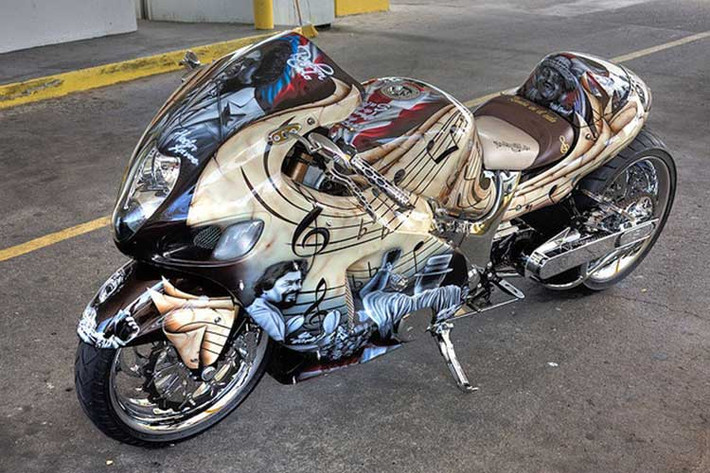 Bikers không hẳn là những người có tâm hồn già cỗi mà nó còn mang âm hưởng của những nốt nhạc đồng quê say đắm.
