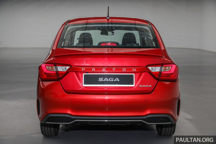 Theo thông tin từ phái nhà sản xuất, mẫu xe giá rẻ Proton Saga số sàn có thể tăng tốc từ 0 lên 100 km/h trong 12,2 giây, nhanh hơn 0,8 giây so với trước, mức tiêu hao nhiên liệu của xe cũng khá ấn tượng - chỉ 5,4 lít/100 km ở bản số sàn và 5,6 lít/100 km ở bản CVT.