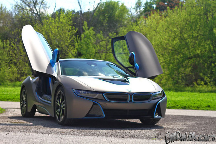 Đây là một chiếc BMW i8 thực sự bắt mắt mà không sử dụng gói độ tuỳ chọn từ chính hãng.