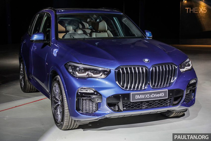 Mẫu xe SUV BMW X5 thế hệ thứ 4 hoàn toàn mới được giới thiệu vào giữa năm ngoái, hãng xe Đức đã đổi mới toàn diện thiết kế của X5 với vóc dáng thể thao và năng động hơn nhiều so với thế hệ đàn anh (F15).