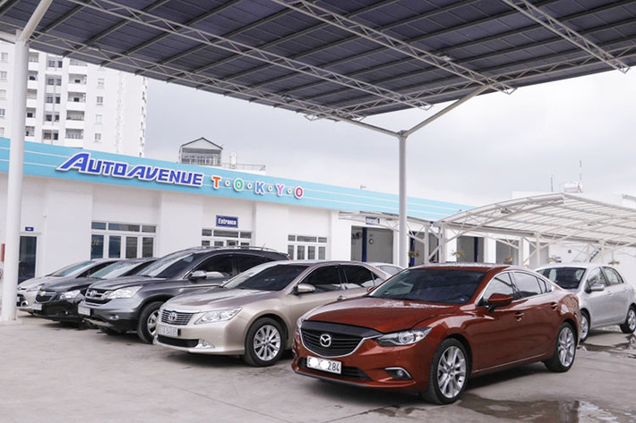 Mua xe ôtô cũ sẽ giúp tiết kiệm được khá nhiều chi phí lại có thể "lên đời" phương tiện hợp với túi tiền của mình. Tuy nhiên, khi mua xe ôtô cũ bạn cần phải nắm rõ thông tin về xe, kiểm tra cẩn thận, lái thử xe, mặc cả giá, và hết sức chú ý đến khâu giấy tờ... Đó là những lưu ý vàng bạn cần nắm bắt.