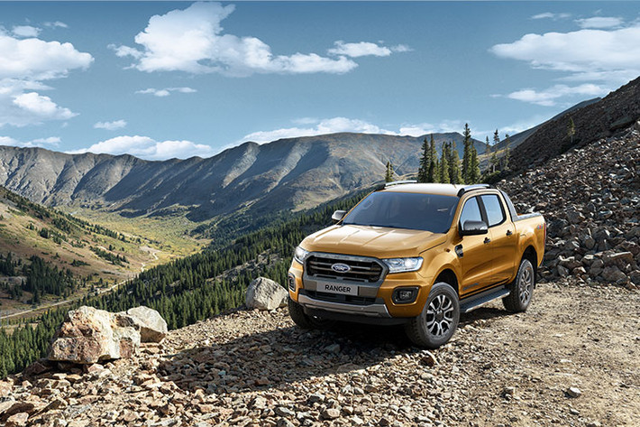 Thương hiệu ôtô Mỹ tại Việt Nam vừa chính thức giới thiệu dòng xe bán tải Ford Ranger 2018 mới, được nâng cấp một loạt các công nghệ hàng đầu giúp chiếc bán tải vốn đã mạnh mẽ nay càng an toàn và tiện nghi hơn.