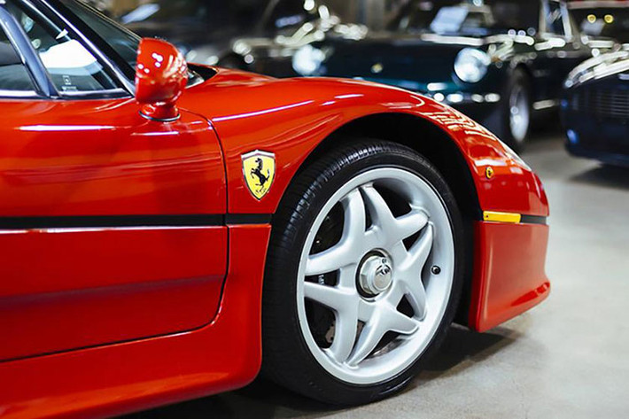 Được biết, chiếc Ferrari F50 này đã trải qua nhiều đời chủ nhân và nằm trong các garage nổi tiếng như của Jacques Swaters, một tay đua huyền thoại đến từ Bỉ, lọt vào tay một nhà sưu tập Mỹ vào năm 2007 và xuất hiện ở sự kiện xe Quail, tuần lễ Monterey, California vào năm 2008.