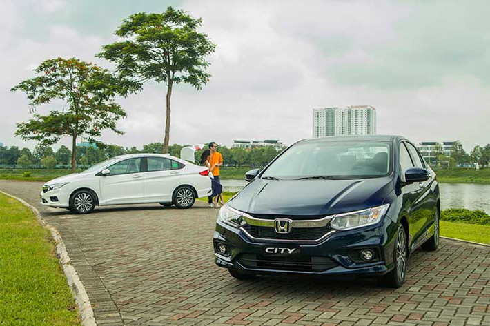 Sau mức giảm đến 9 triệu đồng từ ngày 1/1/2018, giá xe Honda City còn từ 559 triệu đồng. Phiên bản City TOP cao cấp nhất có giá 599 triệu đồng. Các đại lý Honda tại Hà Nội cho biết, hiện mức giá mới Honda áp dụng là do thuế tiêu thụ đặc biệt giảm từ 40% còn 35% cho động cơ dưới 1,5 lít.