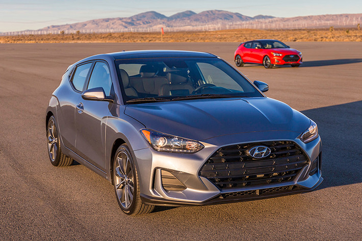 Hãng xe Hàn Quốc vừa chính thức giới thiệu mẫu hatchback cỡ nhỏ Hyundai Veloster 2020 mới tới công chúng Australia với 3 phiên bản, bao gồm Veloster tiêu chuẩn, Veloster Turbo và Veloster Turbo Premium.