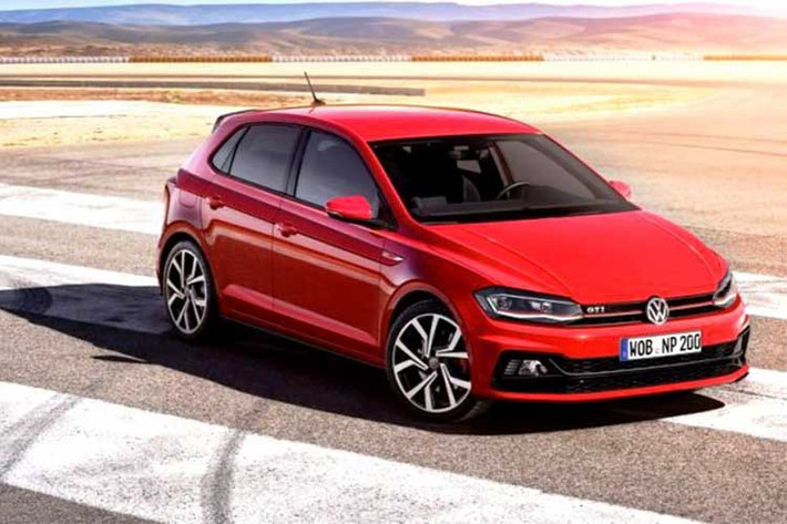 Mặc dù là một phiên bản thể thao, tuy nhiên Volkswagen Polo GTI không khác biệt nhiều so với những chiếc Polo thế hệ thứ 6 bình thường. Ở phía trước, chiếc xe có cản trước với kiểu dáng tương tự, chỉ có lưới nhựa màu đen lớn hơn một chút.