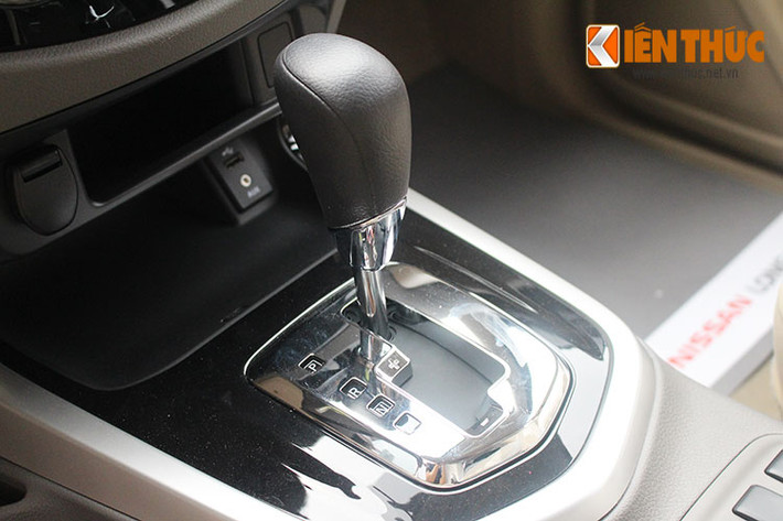 Chú trọng đến tính năng an toàn, P300 Navara EL được Nissan trang bị cấu trúc “Zone Body” và hệ thống túi khí kép phía trước SRS bảo vệ lái xe và và người ngồi kế bên trong tình huống xảy ra va chạm cũng được trang bị trên mẫu xe mới này.