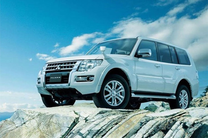 Thương hiệu giảm giá xe đầu tiên được ghi nhận là Mitsubishi Việt Nam khi ưu đãi giảm giá mẫu xe Pajero từ 2,120 tỷ đồng xuống còn 1,956 tỷ đồng, thấp hơn 164 triệu đồng. Tuy nhiên, đây lại là mẫu xe được xem là ế nhất thị trường Việt Nam hiện nay, khi luôn nằm trong top "xe ế nhất" không bán được một chiếc nào trong khoảng hơn 1 năm qua.