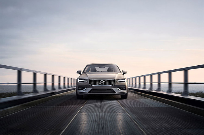 Giá xe Volvo S60 2019 sẽ khởi điểm từ 35.800 USD (tương đương 923 triệu đồng" cho bản T5 Momentum và lên đến 55.400 USD(khoảng 1,46 tỷ đồng) cho bản T8. Khi chính thức mở bán, S60 sẽ đối đầu với các dòng như Mercedes C-Class, Audi A4 và BMW 3-Series.