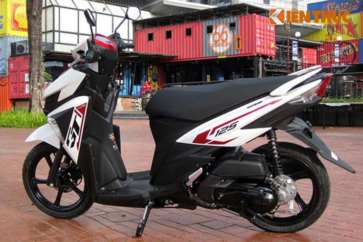 Kích thước tổng thể của Yamaha GT125 2015 là dài 1.870 mm, rộng 675 mm, cao 1.070 mm cùng chiều cao yên 773 mm và khoảng sáng gầm đạt 135 mm với trọng lượng khô 96 kg.