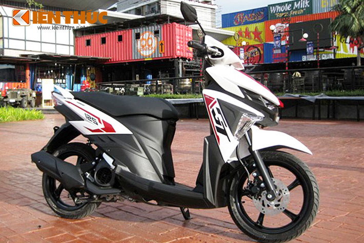 Được biết, Yamaha bán ra GT125 2015 tại Thái Lan với 4 phiên bản màu sắc khác nhau có giá 43.000 bath, tương đương 27 triệu đồng.