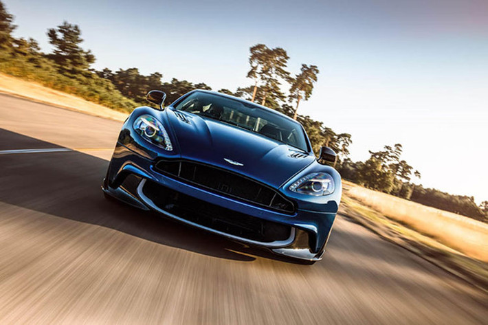 Aston Martin Vanquish hiện đang ở thế hệ thứ 2 của dòng xe, với bản coupe giới thiệu cuối 2012 và bản mui trần Volante giới thiệu giữa năm 2013. Phiên bản Vanquish S 2018 thế hệ thứ 2 này được Aston Martin áp dụng cho cả phiên bản Coupe và Volante.