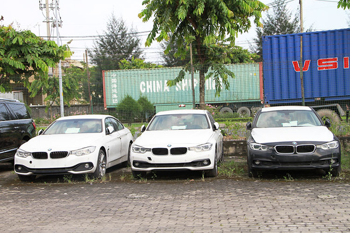 Theo đó, Bộ Tài chính cho hay, thực hiện ý kiến chỉ đạo của Thủ tướng Chính phủ tại Thông báo kết luận ngày 30/5/2018, Cục Hải quan TPHCM và Cục Hải quan tỉnh Bà Rịa - Vũng Tàu đã giải quyết cho Công ty TNHH Tốc Độ (đại diện của Tập đoàn BMW AG, Đức) làm thủ tục tái xuất toàn bộ 571 xe ôtô BMW ra khỏi lãnh thổ Việt Nam.