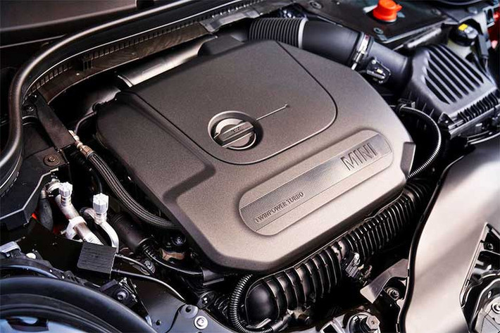 Dù thay đổi nhiều ở thẩm mỹ nhưng động cơ của MINI Cooper 2019 có ít thay đổi so với đời cũ. Phiên bản hatchback sẽ có 7 tùy chọn động cơ với công suất từ 75 đến 192 mã lực. Bản mui trần MINI Convertible sẽ có 6 tùy chọn động cơ với công suất từ 102 mã lực trở lên.