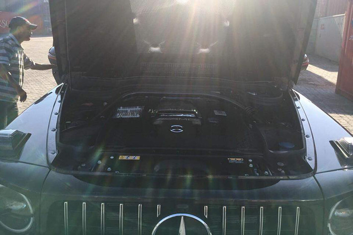 Theo thông tin từ phía nhà sản xuất Mercedes-Benz, chiếc xe chỉ mất 4,5 giây để tăng tốc từ 0-100km/h và đạt tốc độ tối đa 220km/h (có thể tăng lên thành 240km/h nếu đặt thêm gói tùy chọn AMG Driver's Package).