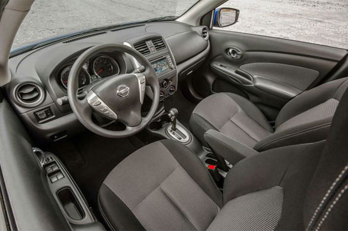 Nội thất của xe Nissan Sunny không được hé lộ tại sự kiện. Tại các thị trường khác ở nước ngoài, xe có một số thay đổi về nội thất như vô-lăng được thiết kế dạng chữ V tích hợp một số nút bấm. Cụm điều chỉnh điều hòa tự động hình tròn có màn hình nhỏ ở chính giữa thay cho các núm xoay, vặn cổ điển trước đây, option không có gì thay đổi.