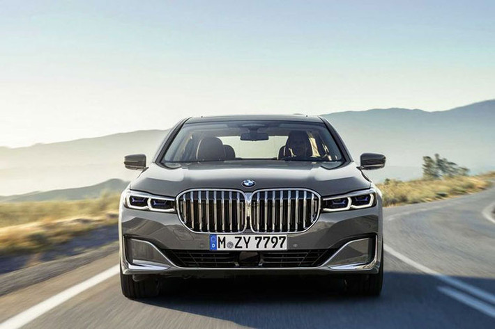 Tuy nhiên, BMW không có ý định mở rộng thiết kế lưới tản nhiệt mới trên mọi dòng sản phẩm. Đó là trang bị độc quyền trên BMW X7 và 7 Series.