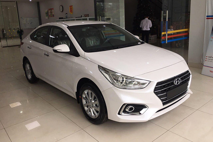 Theo thông tin được nhà phân phối và lắp ráp Hyundai Thành Công công bố, từ ngày 1/5, Hyundai Accent đời 2019 tại Việt Nam sẽ được bổ sung thêm cửa gió điều hòa cho hàng ghế sau (xuất hiện trên cả 4 phiên bản) và ăng ten vây cá mập (trừ bản tiêu chuẩn).