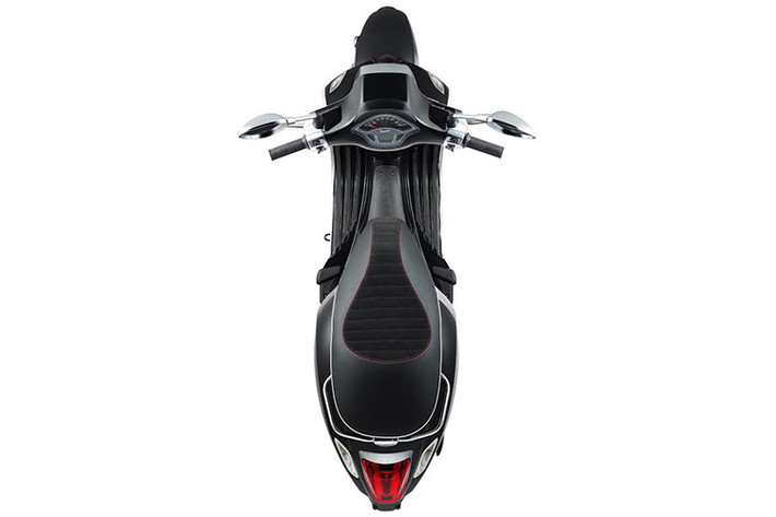 Vespa Sprint được tích hợp đầy đủ các công nghệ tiên tiến như động cơ i-Get, hệ thống chống bó cứng phanh ABS bánh trước, hệ thống khóa từ chống trộm và cổng USB giúp sạc smartphone và các thiết bị điện tử. Vespa Sprint được thiết kế để đạt mức độ cao nhất về độ ổn định, dễ điều khiển, tính hiệu quả và sự thoải mái.