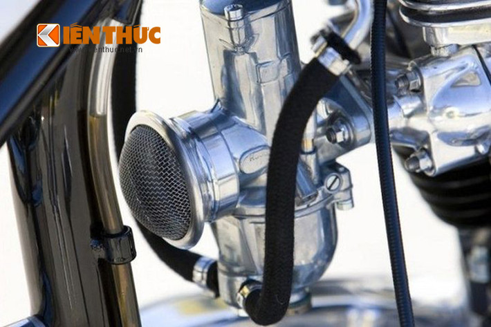 Bầu gió được thiết kế đơn giản và đánh bóng sáng trưng.