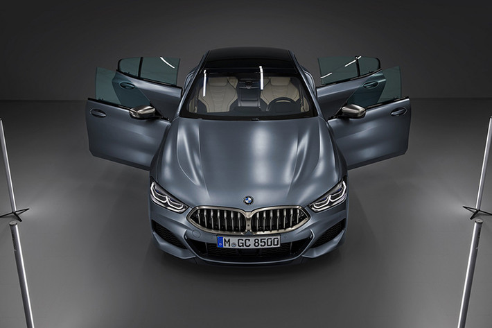 BMW cho biết 8 Series Gran Coupe thừa hưởng rất nhiều từ 8 Series Coupe và xe đua M8 GTE, hệ truyền động và khung gầm tối đa hóa khả năng hiệu suất. Xe mang trọng tâm thấp và tối ưu hoá phân bổ trọng lượng giữa hai trục, cấu trúc thân xe nhẹ khi sử dụng nhôm, magiê và nhựa gia cố sợi carbon (CFRP) và thiết kế tối ưu hoá cho tính khí động học.