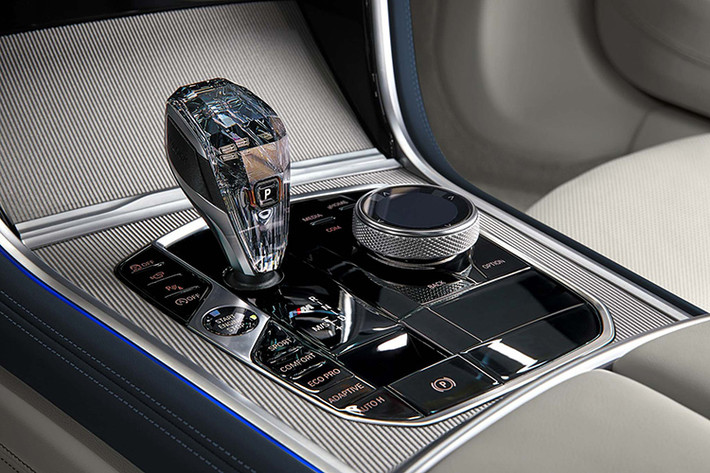 BMW 8 Series Gran Coupe có tổng cộng 04 phiên bản động cơ bao gồm: Máy xăng 6 xy-lanh thẳng hàng (I6) dung tích 3.0L tăng áp cho công suất tối đa 340 mã lực tại 5.000 – 6.500 v/p và mô-men xoắn cực đại 500Nm đạt được tại dải vòng tua 1.600 – 4.500 v/p. Xe đạt tốc độ từ 0 - 100 km/h trong 5,2 giây trước khi đạt tốc độ tối đa 250 km/h.