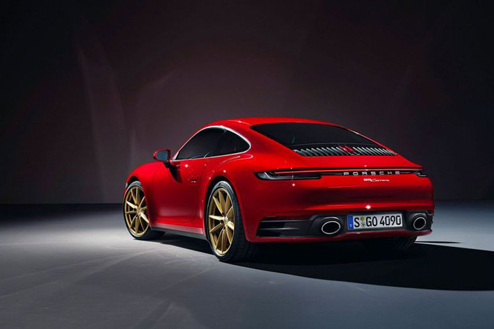 Hai con số tương tứng với bản Porsche 911 Carrera Convertible mui trần mới sẽ là 4,2 giây và 4 giây. Tốc độ tối đa của 911 Carrera Convertible đạt 290 km/h, chậm hơn 3 km/h so với bản Coupe.