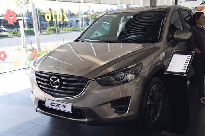 Dù thông tin ra mắt Mazda CX-5 2016 chưa có thông tin gì từ phía nhà phân phối tại Việt Nam là Thaco, nhưng một loạt thông tin và hình ảnh rao bán xe từ các nhân viên bán hàng tại một số đại lý của Mazda tại Việt Nam đã xuất hiện trên mạng Internet.