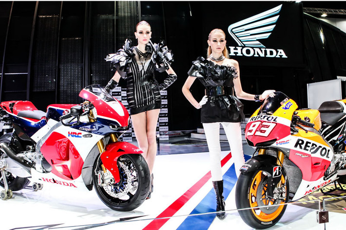 Tại BIMS 2015 lần này, siêu phẩm xe đua đường phố của Honda trở nên nổi bật hơn cả. Chỉ riêng mức giá ước tính 245.000 USD của RC213V-S, đắt hơn cả siêu xe Audi R8 hay gần bằng Lamborghini Huracan và không có mẫu ôtô Honda nào tại triển lãm có thể đắt bằng.