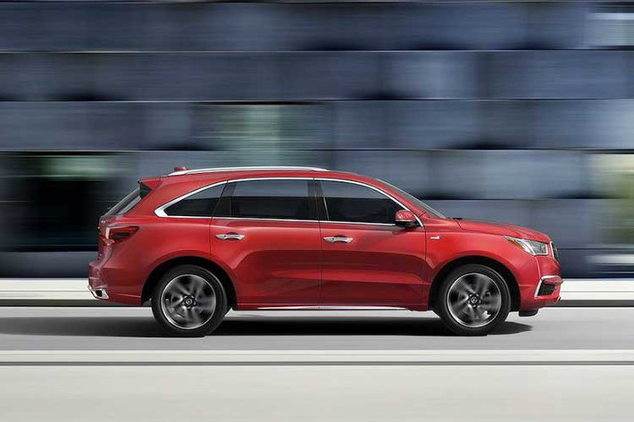 MDX Sport Hybrid mới sở hữu khối động cơ 3.0l i-VTEC V6 chạy xăng nạp khí tự nhiên. Ngoài ra chiếc xe còn được trang bị 2 động cơ điện ở cầu sau với công suất 36 mã lực, cùng với một mô-tơ điện 47 mã lực nối với hộp số ly hợp kép 7 cấp. Theo Acura, tổng công suất của MDX Sport Hybrid là 321 mã lực, xe có mức tiêu thụ hỗn hợp 10,68l/100km.