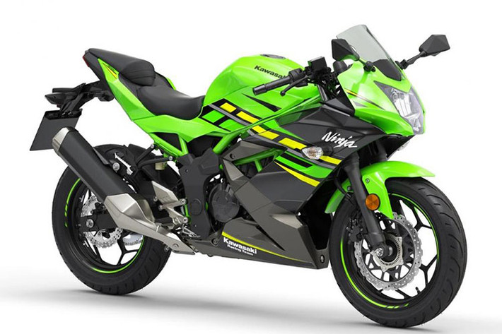 Điểm khác biết chính là Kawasaki Ninja 125 mới được trang bị dàn áo quây kín phần đầu và thân xe, trong khi phiên bản naked-bike Z125 được trang bị cánh gió rất sắc sảo ở hai bên thân, để lộ ra khung sườn cũng như động cơ của xe.