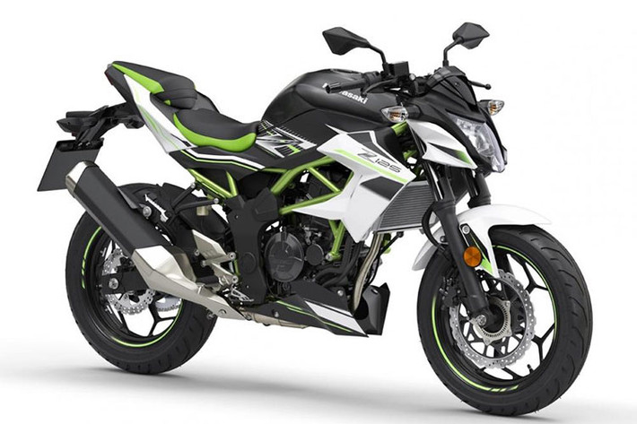 Đèn xi nhan của mẫu naked-bike Z125 cũng được tích hợp vào đầu đèn, trong khi đèn xinhan trước của chiếc xe thể thao Ninja 125 được bố trí ở yếm xe. Phần đuôi của cả hai phiên bản có thiết kế tương tự như nhau.