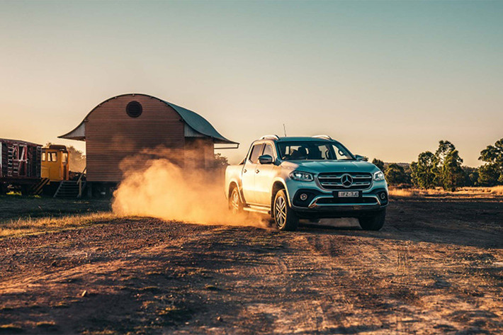 Những chiếc Mercedes-Benz X-Class tại Úc còn được chia thành 3 nhóm là Pure, Progressive và Power. Trong đó, Pure dành cho những khách hàng thương mại, muốn mua xe để chở hàng hóa. Phiên bản Progressive dành cho những người có yêu cầu cao hơn về chất lượng và tiện nghi.