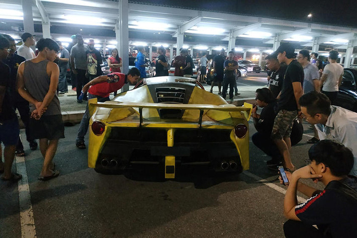 Chi tiết thông số kỹ thuật của hệ dẫn động nằm dưới chiếc siêu xe Ferrari đồng nát này hiện vẫn là một bí mật. Nhìn chung, chiếc xe nhái trông tương đối thô, và có vẻ như là chưa được hoàn thành trọn vẹn, nhưng nó cho thấy một chút tiềm năng và độ khéo tay của người chế tạo.