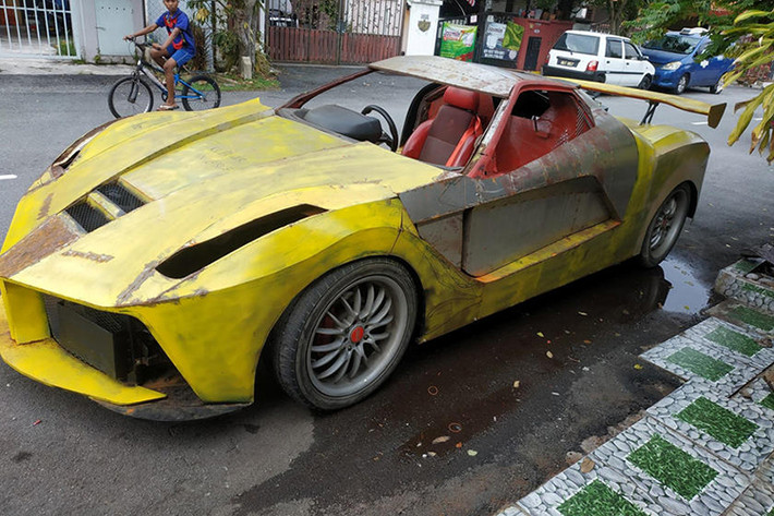 Malaysia là một trong những quốc gia đắt đỏ nhất trên thế giới về giá của bán siêu xe Ferrari. Chính vì vậy nên đó có thể là lý do tại sao một số người dân nước này quyết định tự chế siêu xe Ferrari cho riêng mình.