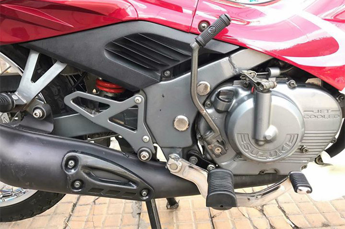 Tại thời điểm năm 90 mới ra mắt dòng xe này và ngay cả ngày nay, đây là một mức công suất rất mạnh đối với một mẫu xe số phổ thông. Nhờ động cơ mạnh mẽ, RGV 120 có thể đạt tốc độ tối đa lên tới 145 km/h. Một điểm nổi bật khác đó là chiếc xe có tới 6 cấp số, do dải mô-men xoắn hẹp của động cơ 2 kỳ.