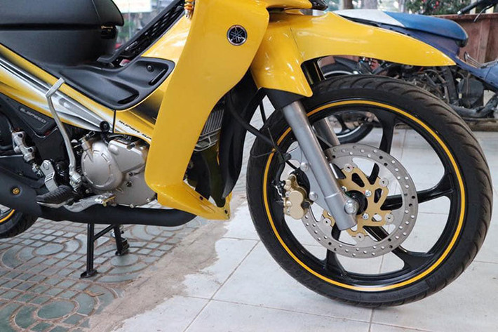 Chiếc xe máy 2 kỳ Yamaha 125ZR phiên bản 2017 có nguồn gốc từ Malaysia, do Hong Leong Yamaha Motor sản xuất. Về thiết kế, Yamaha 125ZR mới vẫn tiếp tục sở hữu kiểu dáng giống y hệt phiên bản 2015, vốn đã chỉ được thay đổi nhỏ so với những chiếc Z125 từ những năm 2002.
