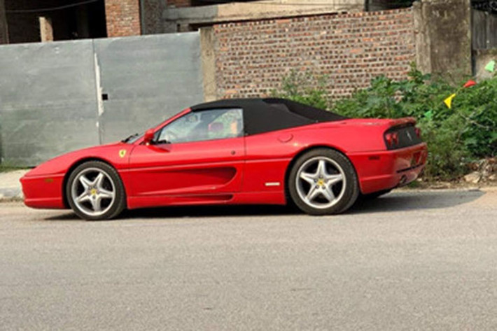Được biết, người mua chiếc siêu xe Ferrari F355 Spider độc nhất vô nhị tại Việt Nam là một nhà sưu tập xe có tiếng ở Sài Gòn nhưng rất ít khi lộ diện. Trước đó, một số nguồn tin không chính thức còn cho rằng chiếc Ferrari F355 Spider sẽ ra biển cặp 15 của tỉnh Hải Phòng. Tuy nhiên, đến thời điểm hiện tại thông tin này không chính xác.