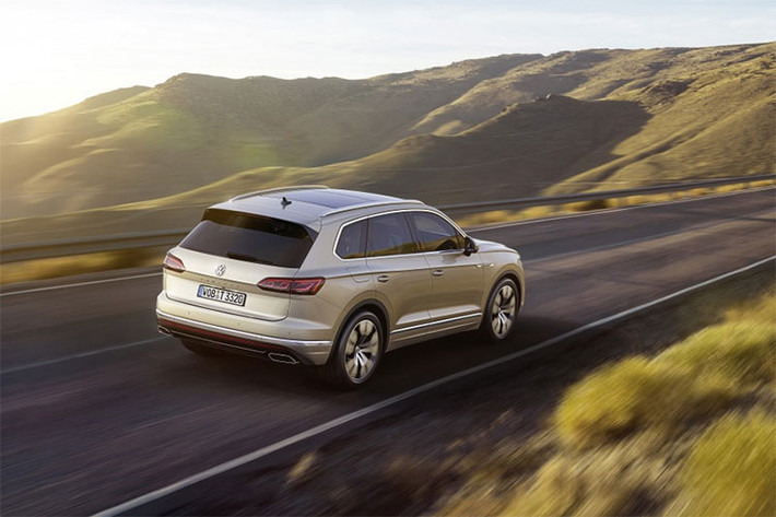 Tại thị trường châu Âu, Volkswagen cung cấp cho Touareg 2019 tùy chọn động cơ xăng, dầu và plug-in-hybrid. Ở phiên bản máy xăng, Touareg 2019 sử dụng động cơ 3.0L V6 công suất 335 mã lực, mô-men xoắn 450 Nm và 4.0L V8 công suất 417 mã lực, mô-men xoắn cực đại 900 Nm.