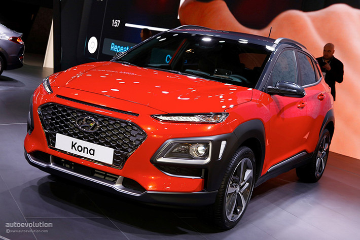 Mẫu xe ôtô Hyundai Kona 2018 đang nhận được nhiều sự quan tâm của khách hàng trên toàn thế giới. Với việc chính thức được ra mắt tại triển lãm Los Angeles Auto Show 2017 đang diễn ra tại Mỹ vào cuối tuần vừa qua, Kona mới hứa hẹn sẽ tạo ra sự cạnh tranh mạnh mẽ với các đối thủ.