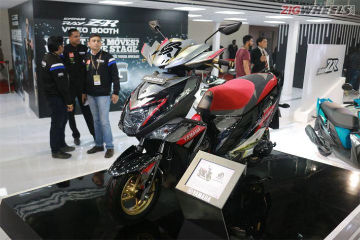 Động cơ của Yamaha Cygnus Ray ZR Street Rally là động cơ Blue Core mới với xylanh đơn, dung tích 113cc, SOHC, 2 van, làm mát bằng gió, sản sinh công suất 7,1 mã lực tại tua máy 7.500 vòng/phút và mômen xoắn cực đại 8,1 Nm tại tua máy 5.000 vòng/phút. Xe sử dụng hộp số vô cấp CVT và truyền động đến bánh sau qua dây curoa.