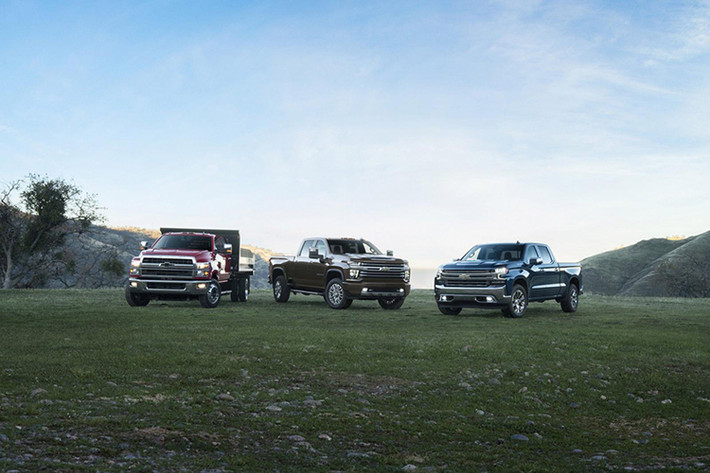 Dự kiến được bày bán trên thị trường Mỹ vào cuối mùa hè năm nay, Chevrolet Silverado HD 2020 có 5 phiên bản khác nhau, bao gồm Work, Custom, LT, LTZ và High Country. Mỗi phiên bản sẽ đi kèm lưới tản nhiệt và trang bị khác nhau. Hiện giá xe Chevrolet Silverado HD 2020 vẫn chưa được công bố.